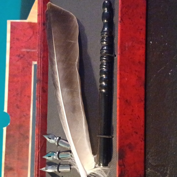 Authentic Models Feather Pen Set - Picture 4 of 6